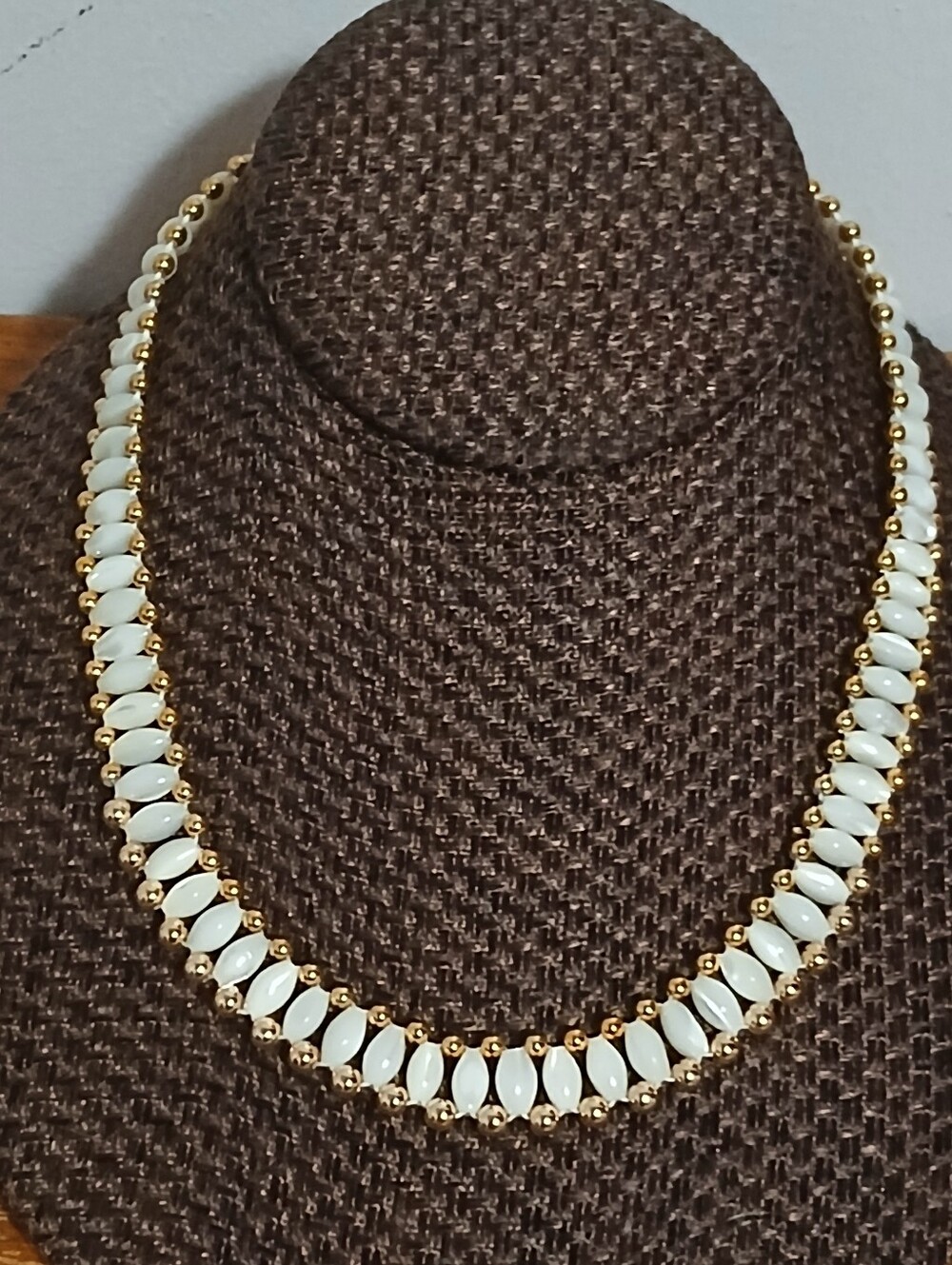 Vintage Gold tone Mother of pearl style beaded necklace